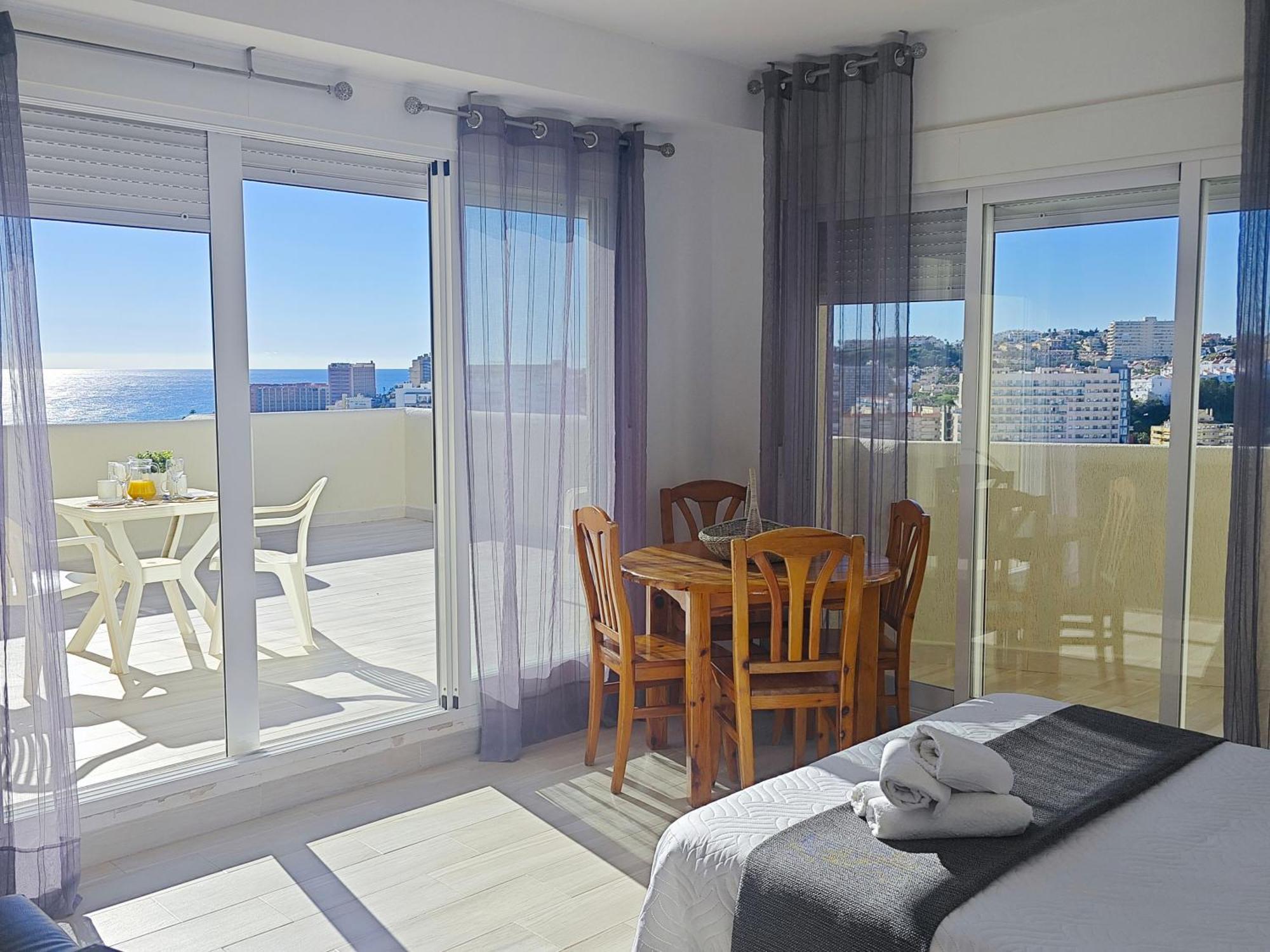El Estudio De La Playa Benalbeach Vistas Al Mar Benalmádena Exterior foto