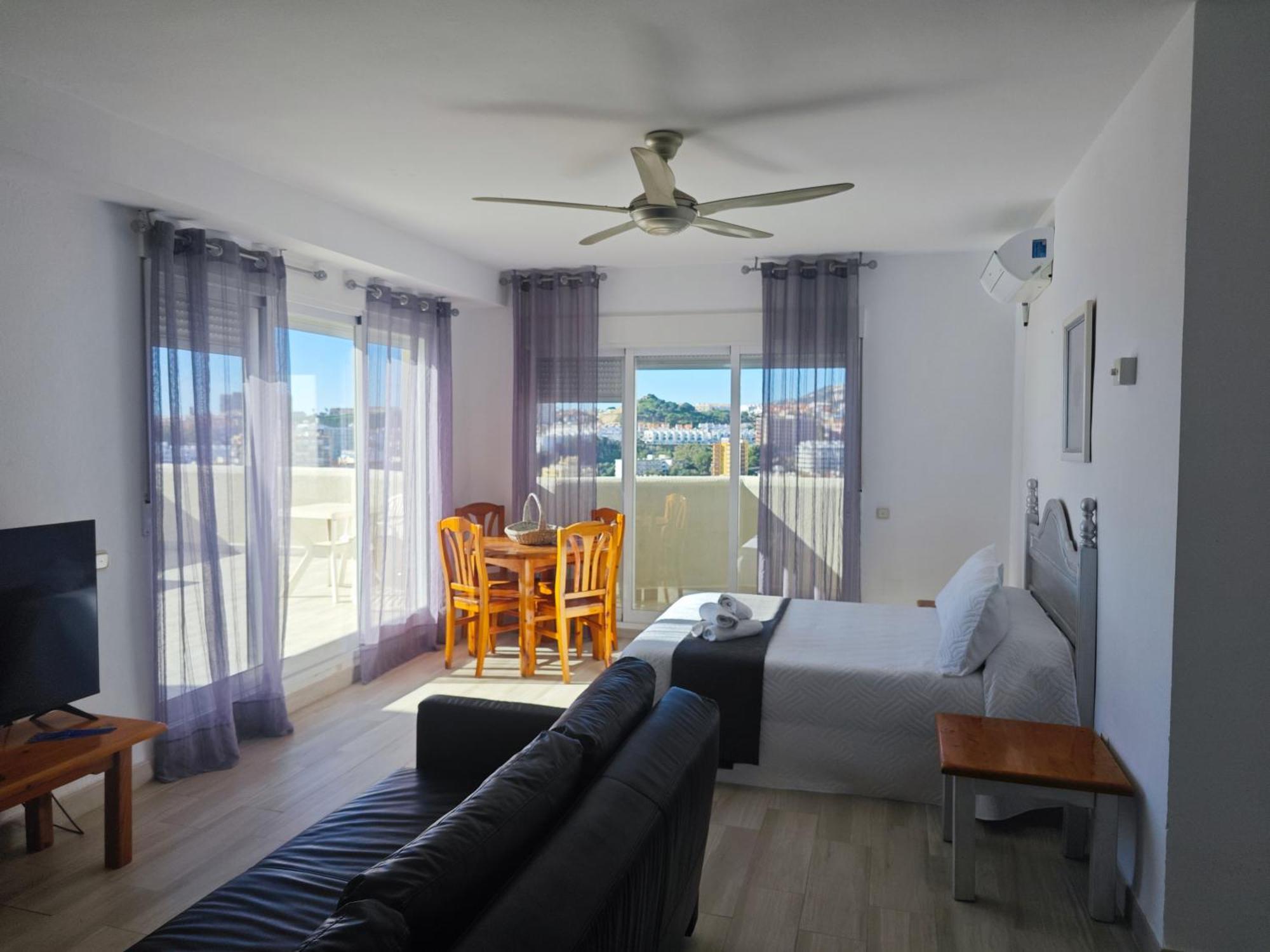 El Estudio De La Playa Benalbeach Vistas Al Mar Benalmádena Exterior foto