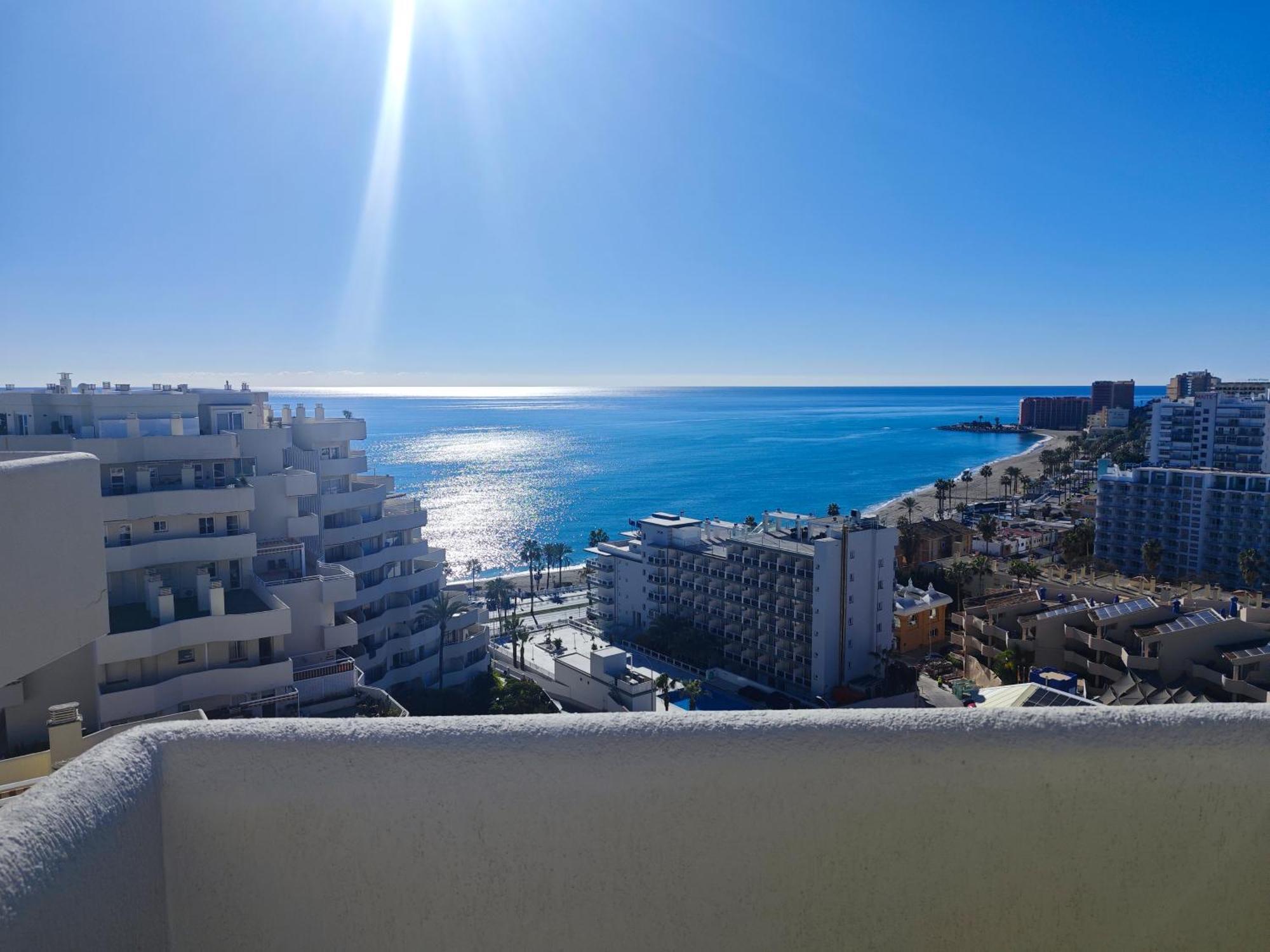El Estudio De La Playa Benalbeach Vistas Al Mar Benalmádena Exterior foto